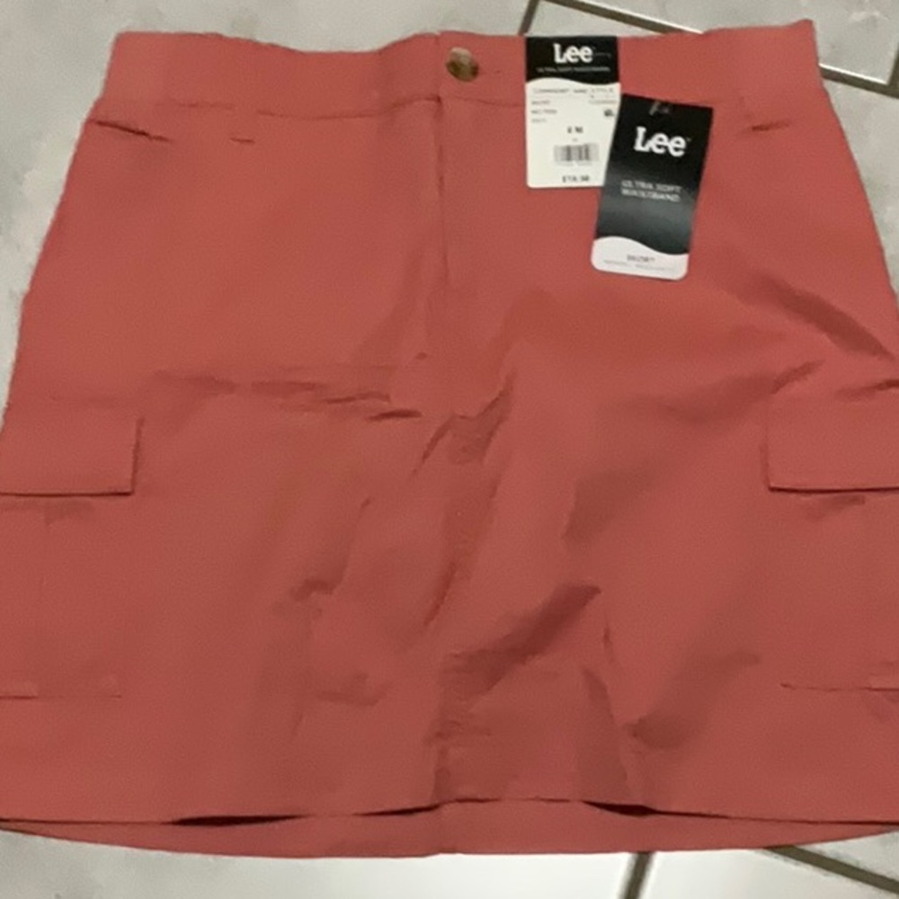 Lee Women's Skort in Coral